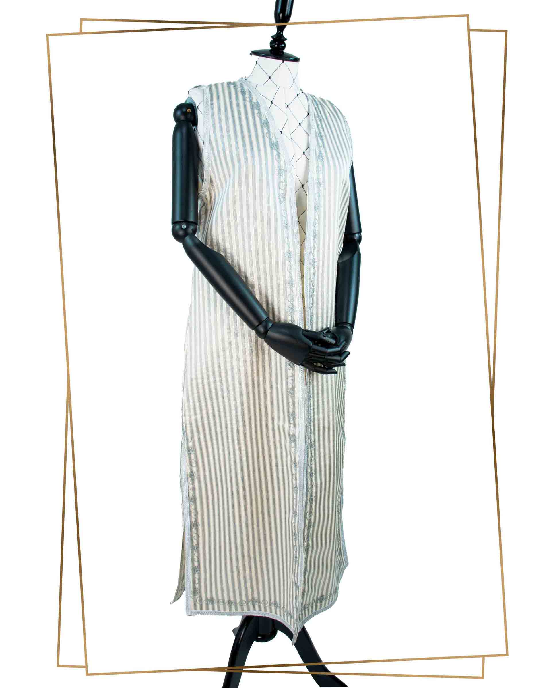 Darmishq - White Sleeveless Saya Abaya - 001