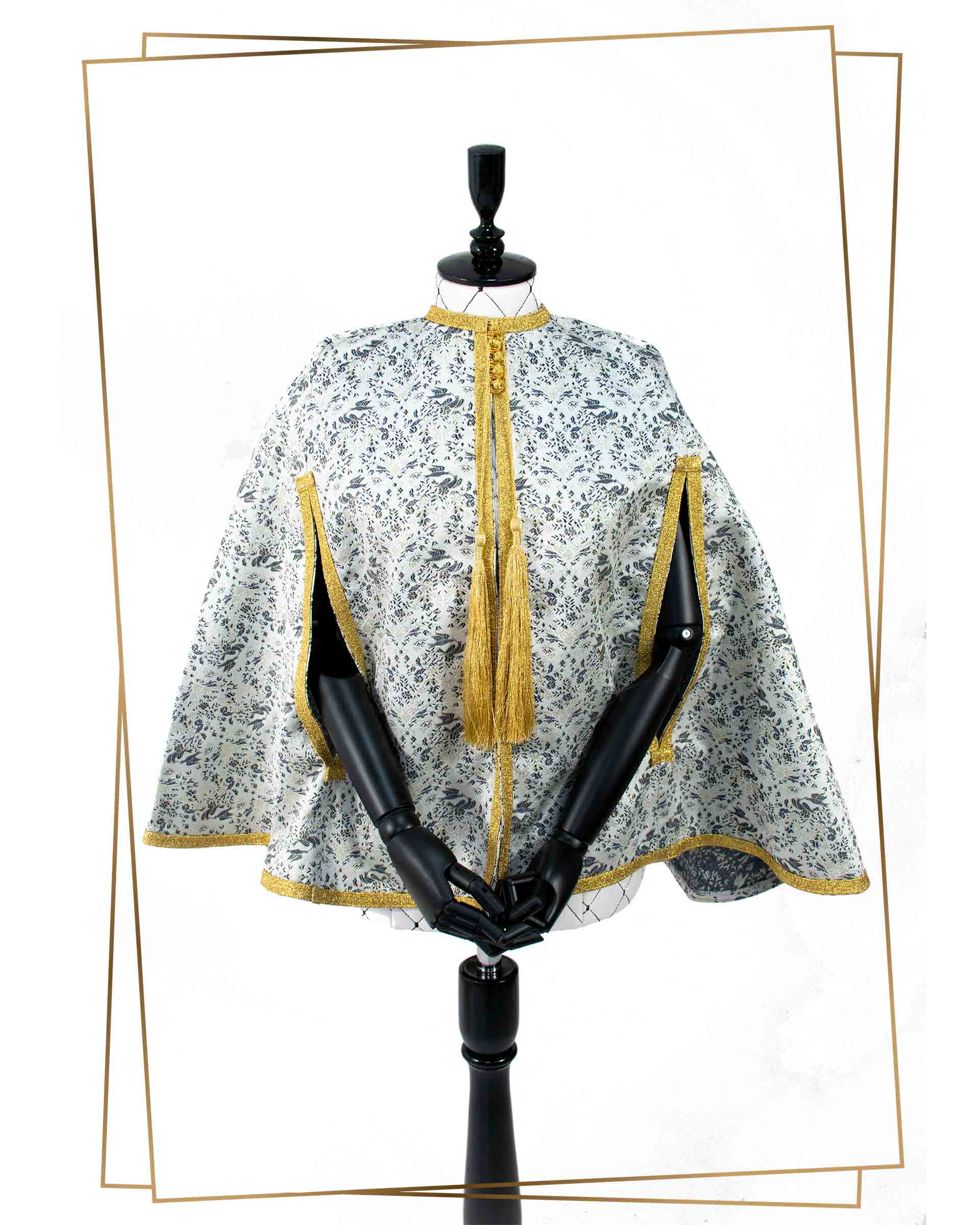 Darmishq - White Brokar Cape - 003
